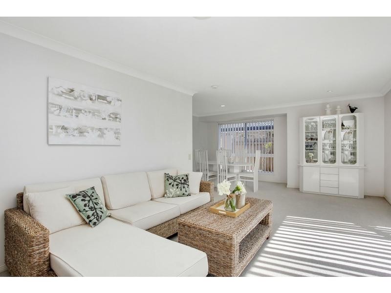 136 Honeyeater Drive, Burleigh Waters QLD 4220
