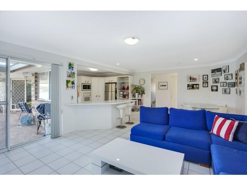 136 Honeyeater Drive, Burleigh Waters QLD 4220