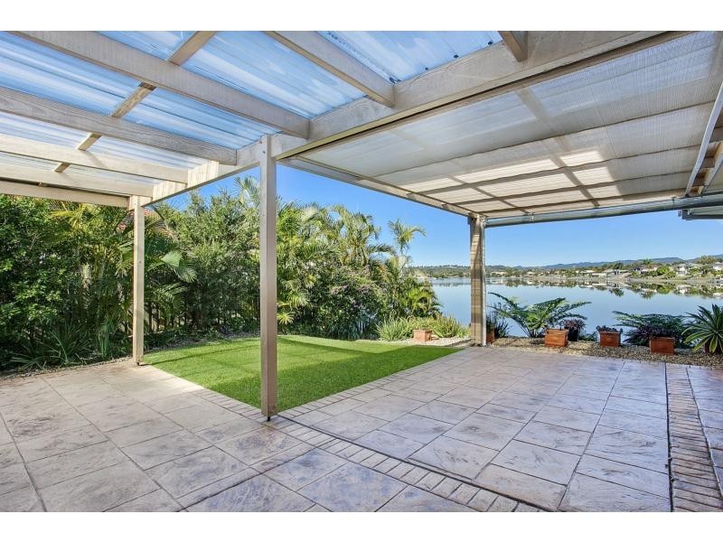 136 Honeyeater Drive, Burleigh Waters QLD 4220