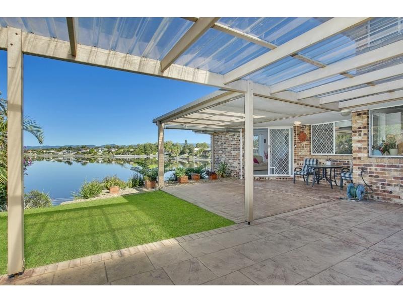 136 Honeyeater Drive, Burleigh Waters QLD 4220