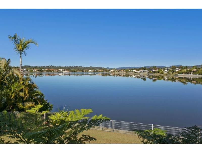 136 Honeyeater Drive, Burleigh Waters QLD 4220