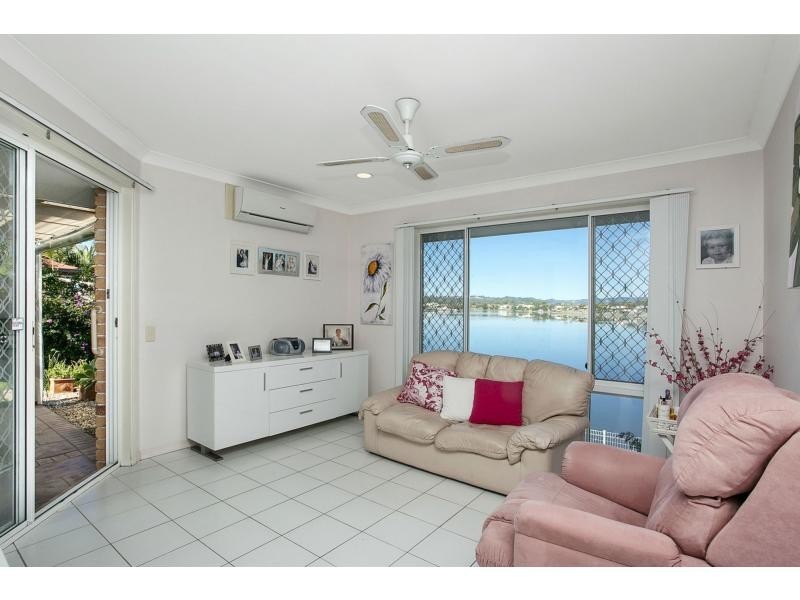 136 Honeyeater Drive, Burleigh Waters QLD 4220