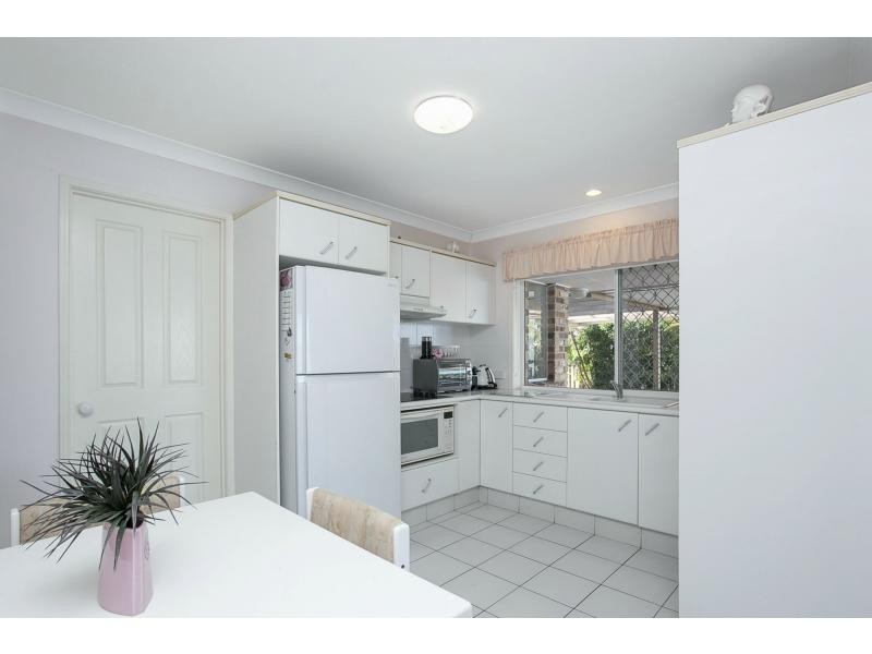 136 Honeyeater Drive, Burleigh Waters QLD 4220