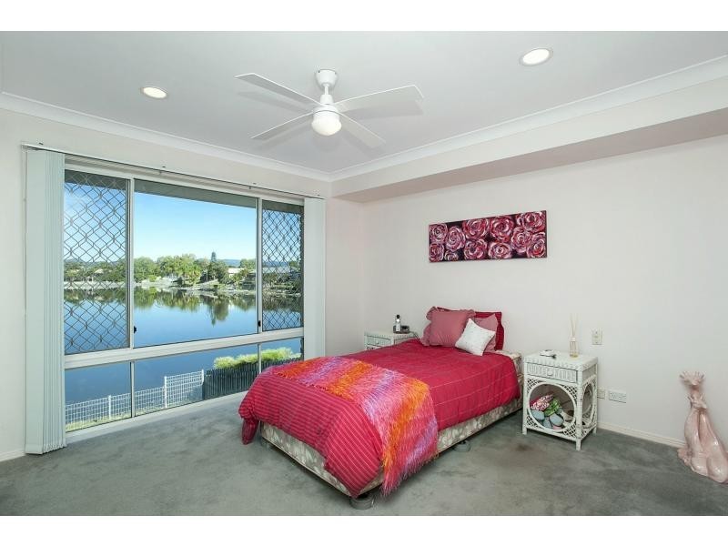 136 Honeyeater Drive, Burleigh Waters QLD 4220