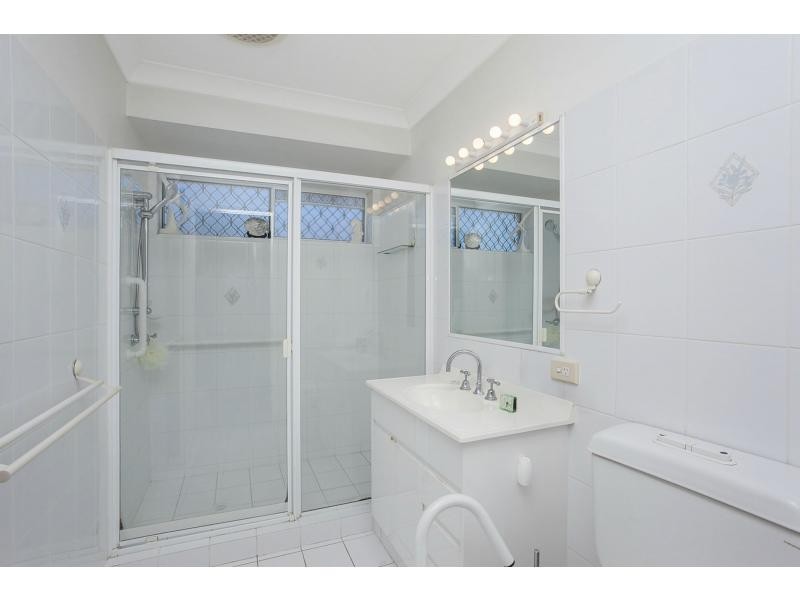 136 Honeyeater Drive, Burleigh Waters QLD 4220