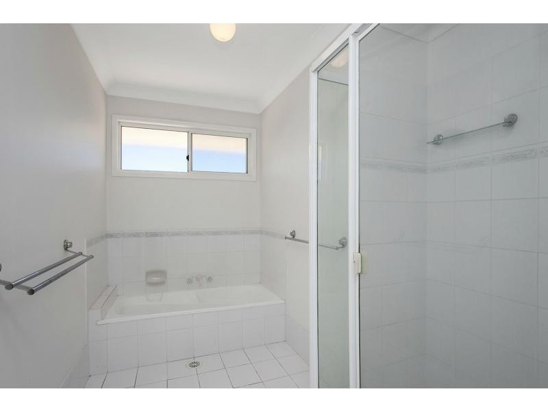 136 Honeyeater Drive, Burleigh Waters QLD 4220