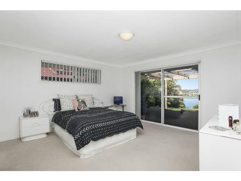 136 Honeyeater Drive, Burleigh Waters QLD 4220