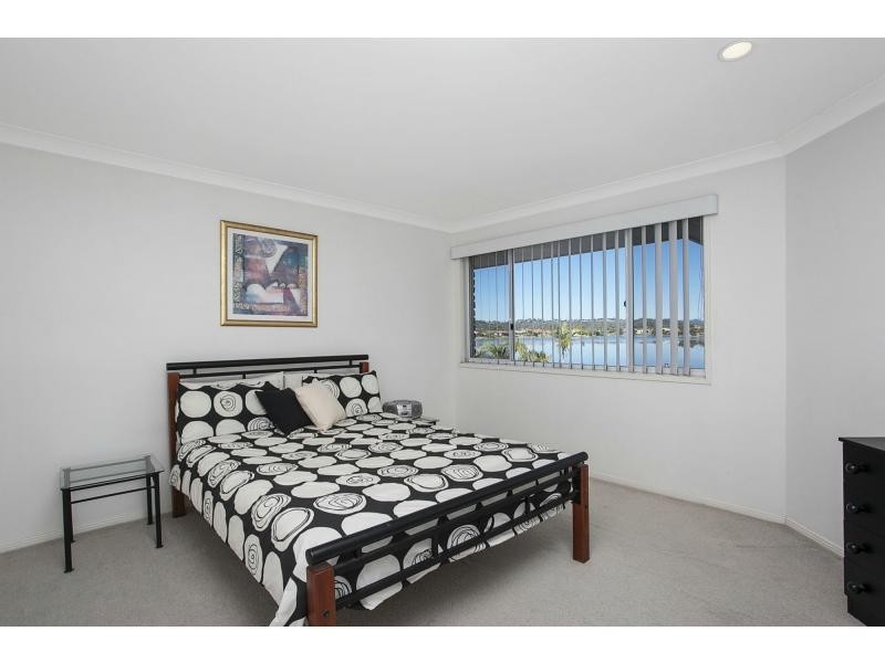 136 Honeyeater Drive, Burleigh Waters QLD 4220