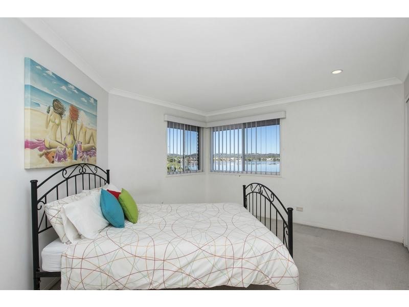 136 Honeyeater Drive, Burleigh Waters QLD 4220
