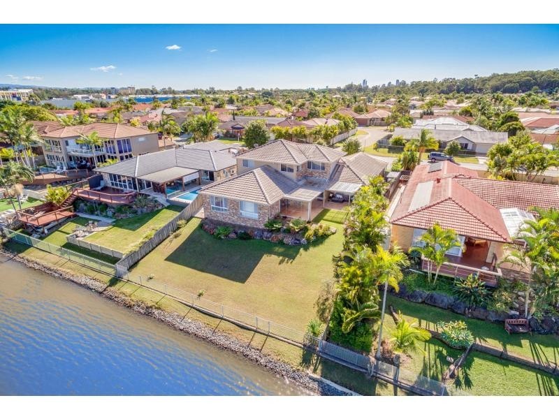 136 Honeyeater Drive, Burleigh Waters QLD 4220