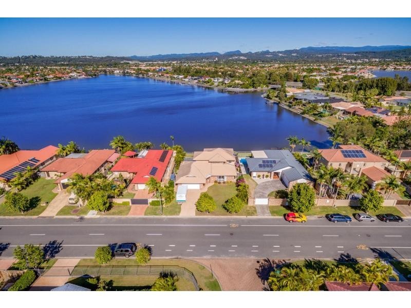 136 Honeyeater Drive, Burleigh Waters QLD 4220