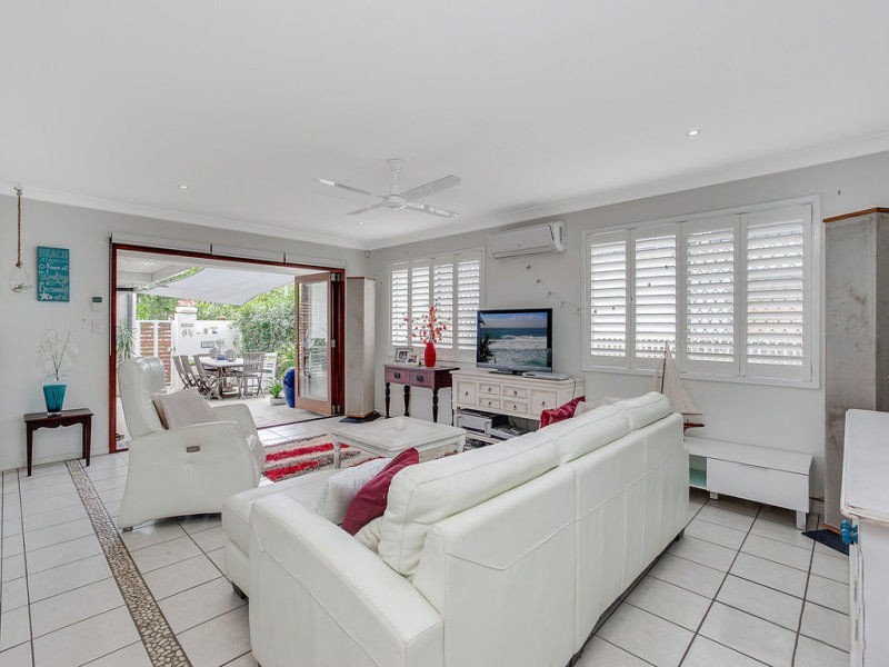 158 Sunshine Parade, Miami QLD 4220