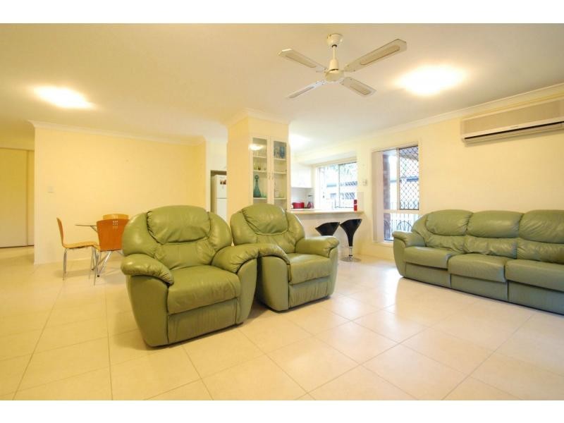 2/13 Olympus Drive, Robina QLD 4226