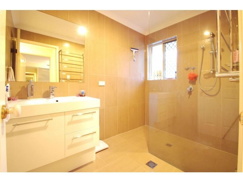 2/13 Olympus Drive, Robina QLD 4226