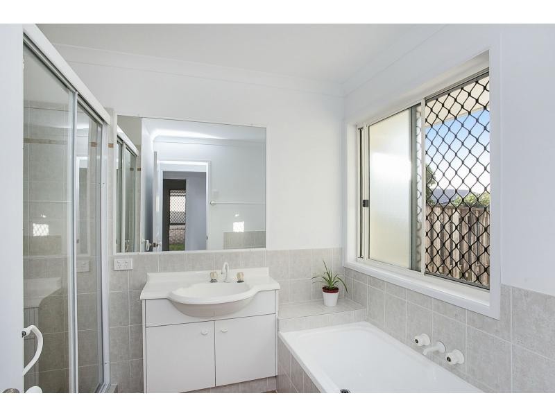 27 Rainbird Close, Burleigh Waters QLD 4220