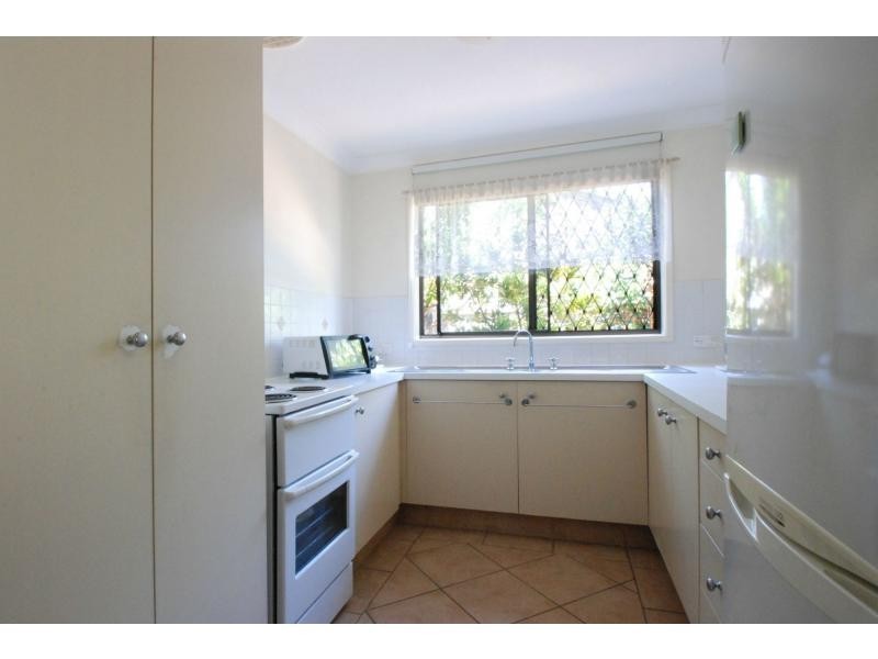 2/6 Shrike Court, Burleigh Waters QLD 4220