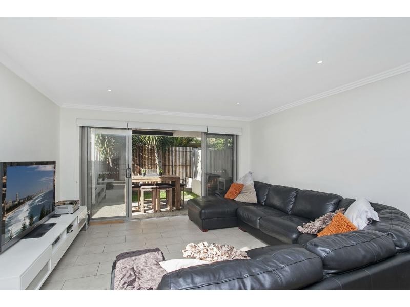 1/41 Dolphin Avenue, Mermaid Beach QLD 4218