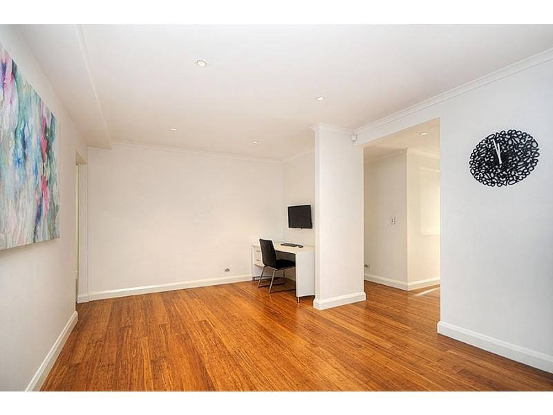 7 Frascati Street, Mermaid Waters QLD 4218