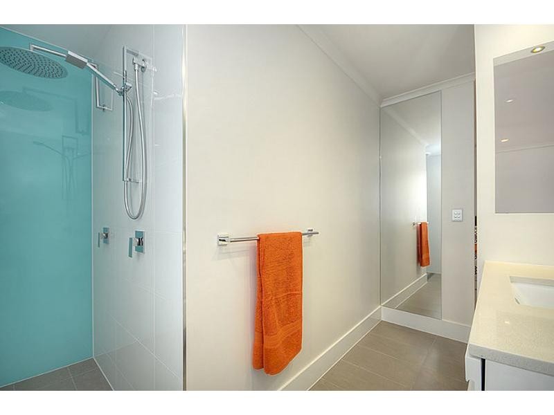 7 Frascati Street, Mermaid Waters QLD 4218