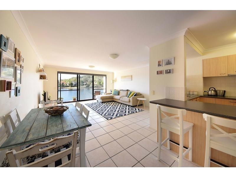 4/8 Sunbird Street, Burleigh Waters QLD 4220