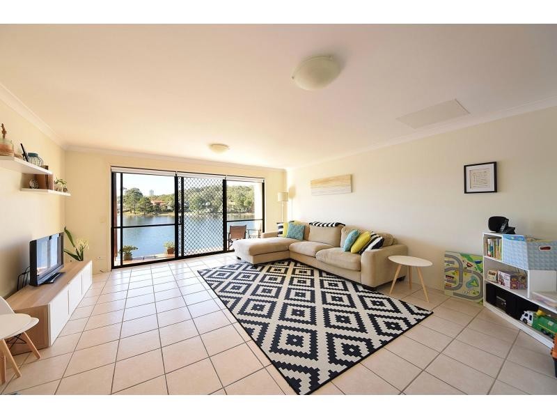 4/8 Sunbird Street, Burleigh Waters QLD 4220