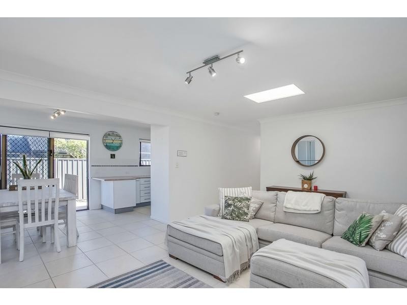 21 Auk Avenue, Burleigh Waters QLD 4220