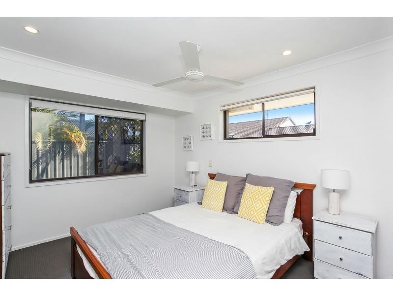 21 Auk Avenue, Burleigh Waters QLD 4220