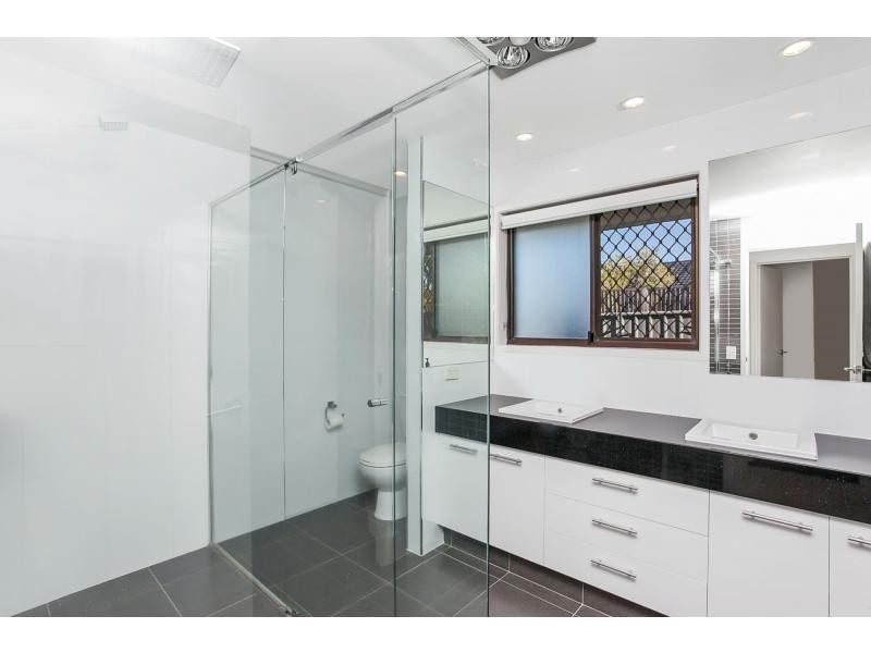 21 Auk Avenue, Burleigh Waters QLD 4220