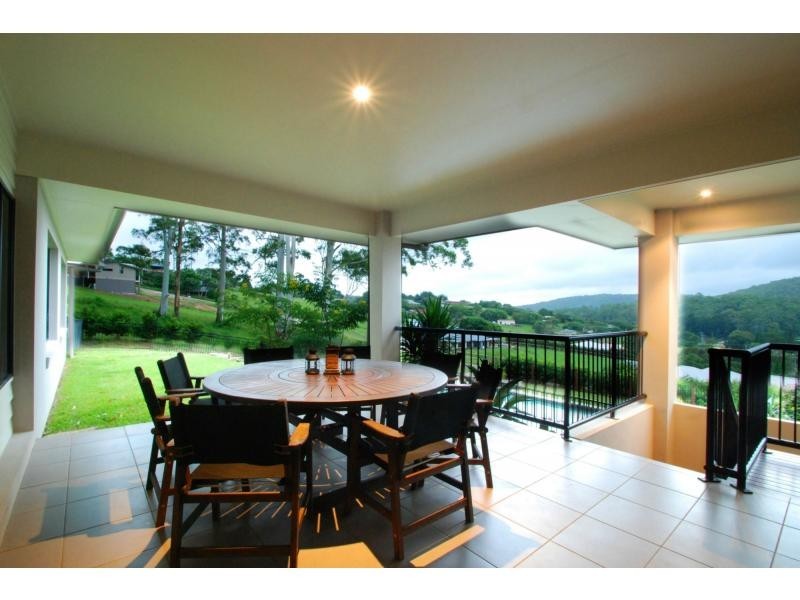 9 Friarbird Crescent, Bonogin QLD 4213