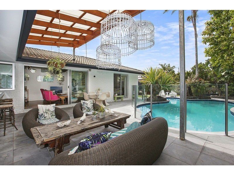 16 Kestrel Drive, Burleigh Waters QLD 4220