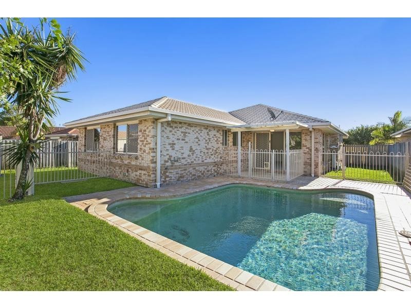 8 Sparrow Place, Burleigh Waters QLD 4220