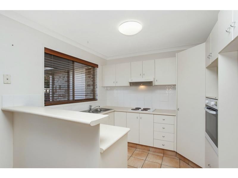 8 Sparrow Place, Burleigh Waters QLD 4220