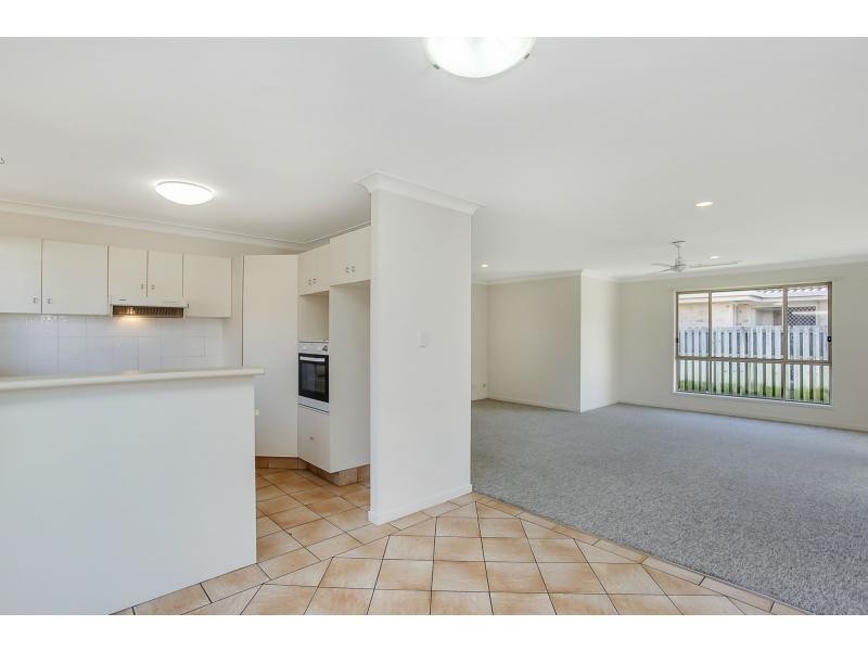 8 Sparrow Place, Burleigh Waters QLD 4220
