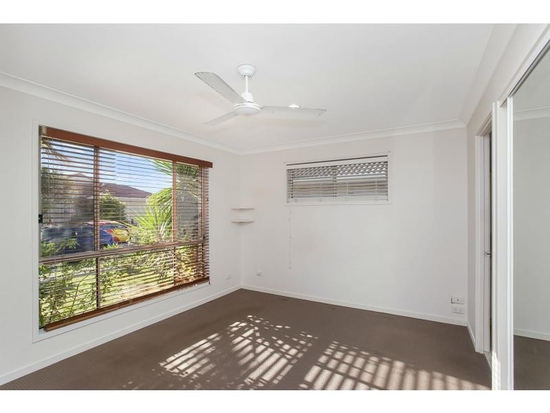 8 Sparrow Place, Burleigh Waters QLD 4220
