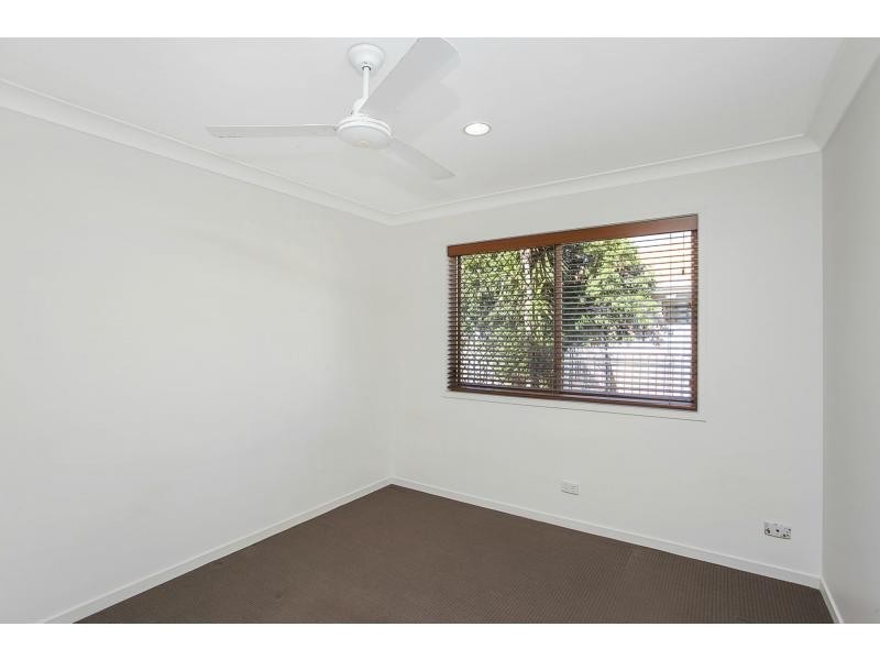 8 Sparrow Place, Burleigh Waters QLD 4220