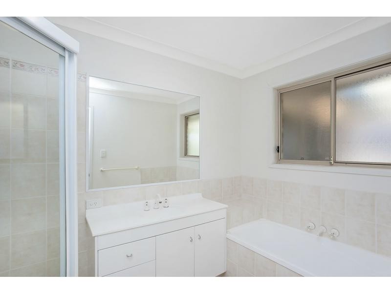 8 Sparrow Place, Burleigh Waters QLD 4220