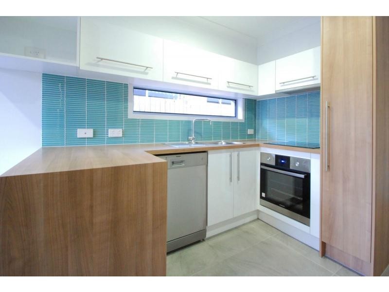 2/84 Nobby Parade, Miami QLD 4220