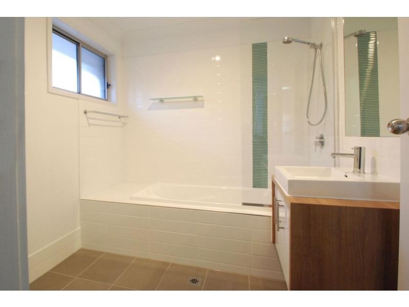 2/84 Nobby Parade, Miami QLD 4220