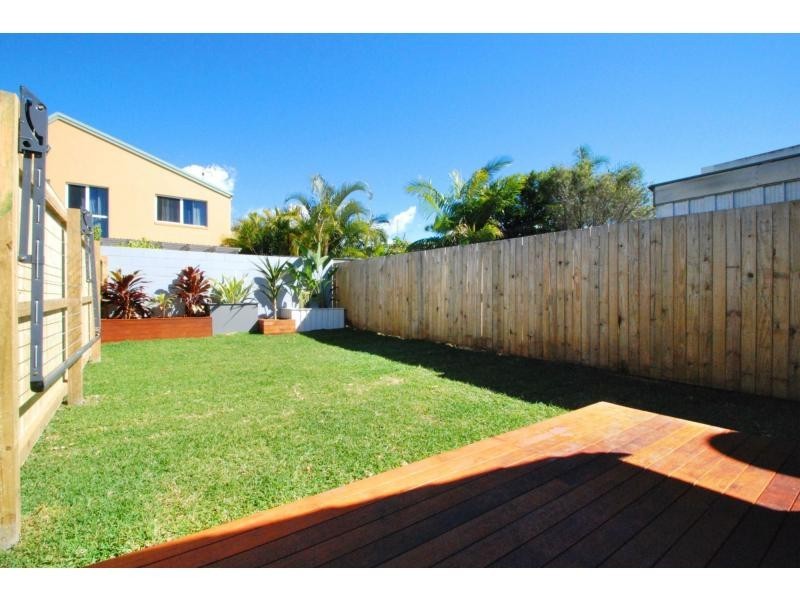 2/84 Nobby Parade, Miami QLD 4220