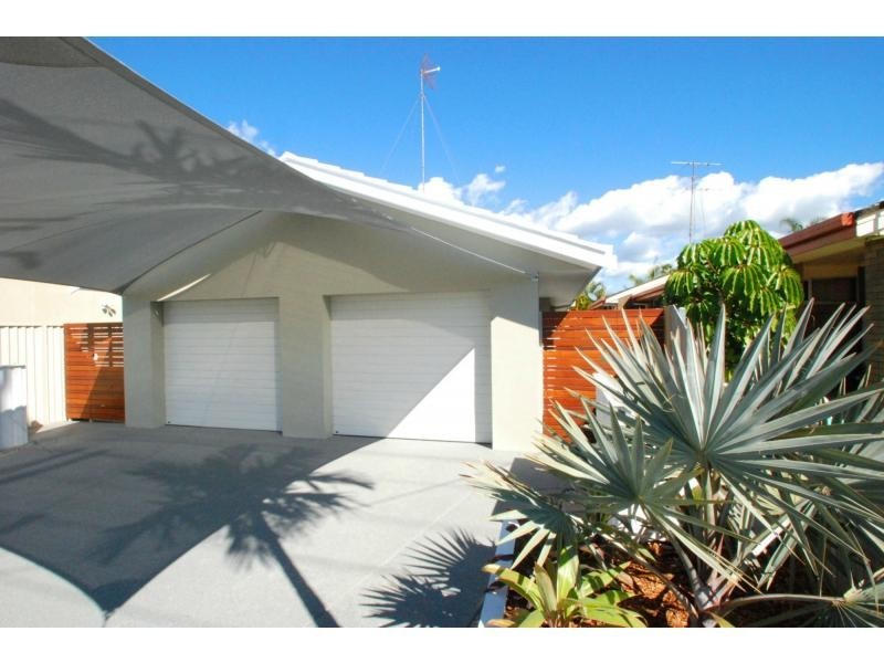 2/84 Nobby Parade, Miami QLD 4220