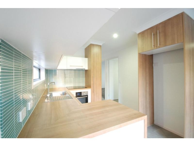 2/84 Nobby Parade, Miami QLD 4220