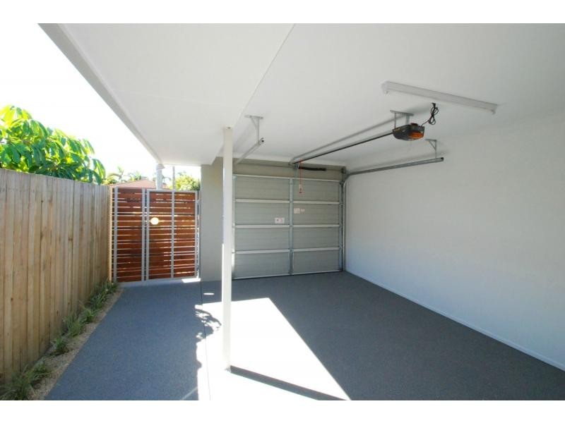 2/84 Nobby Parade, Miami QLD 4220
