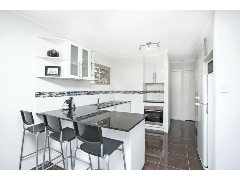 2/21 Messines Crescent, Miami QLD 4220