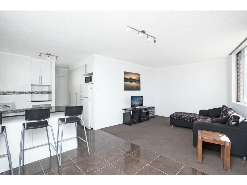 2/21 Messines Crescent, Miami QLD 4220