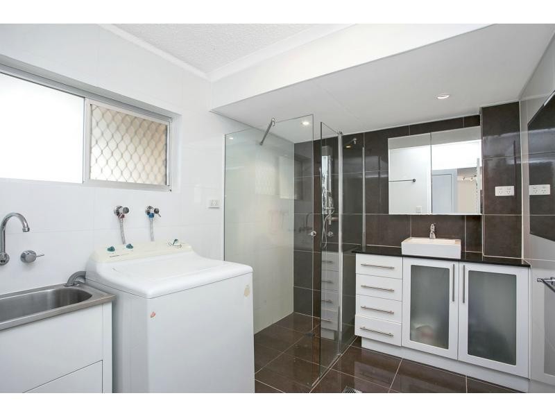 2/21 Messines Crescent, Miami QLD 4220