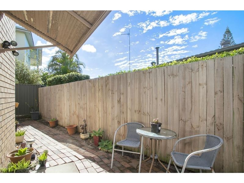 2/21 Messines Crescent, Miami QLD 4220