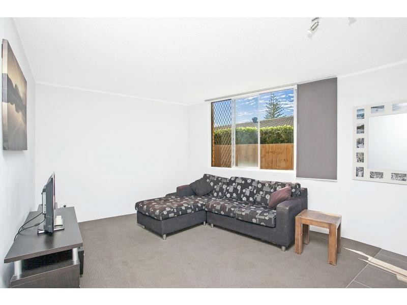 2/21 Messines Crescent, Miami QLD 4220