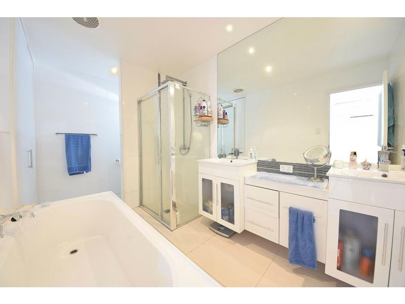 83 Sunshine Parade, Miami QLD 4220