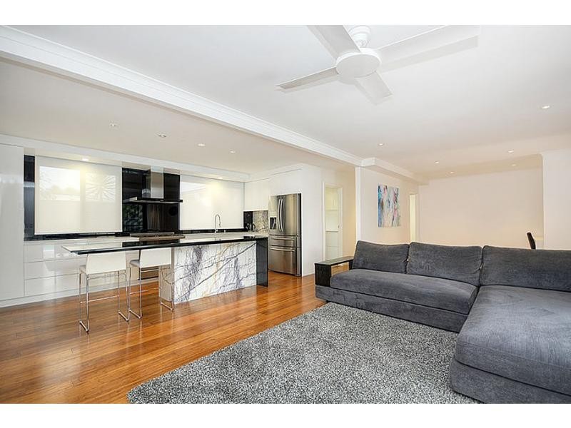 7 Frascati Street, Mermaid Waters QLD 4218