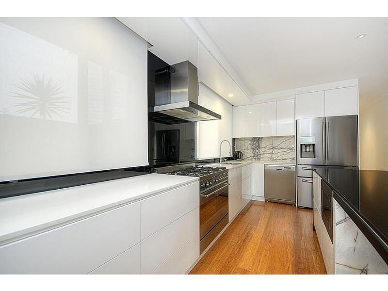 7 Frascati Street, Mermaid Waters QLD 4218